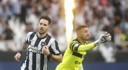 Sauer brilhou com dois gols e uma assistência