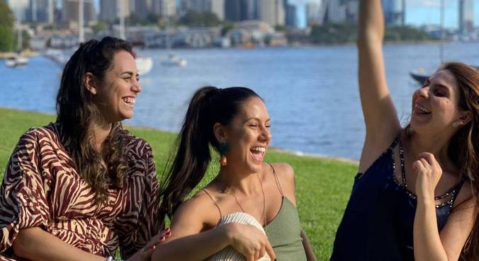 Brasileiras na Austrália falam sobre retorno à vida normal