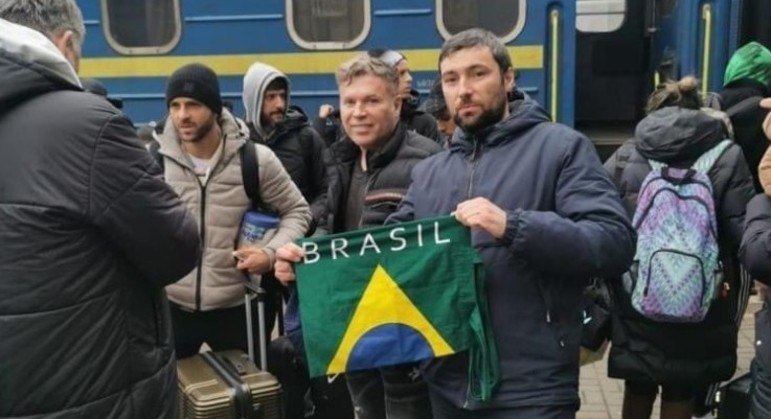 Brasileiros vindos de várias partes da Ucrânia chegam à Romênia
