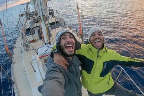 Irmãos perderam o leme do veleiro durante viagem