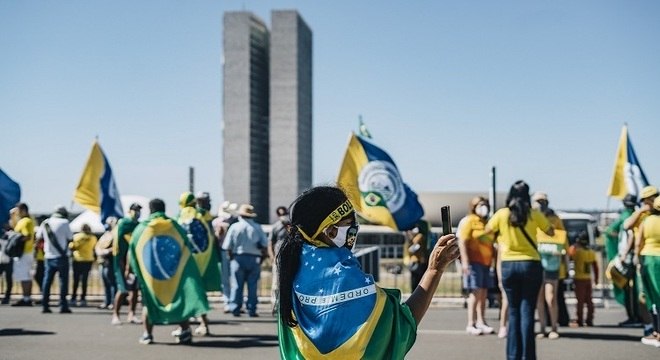 Grupos se concentram em lados opostos da zona central da capital federal