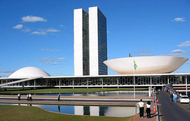 Brasília foi a primeira capital do Brasil a receber o sinal 5G. O serviço estará disponível em 80% da capital, principalmente no Plano Piloto. 