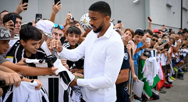 Bremer, na sua apresentação à torcida da Juventus 