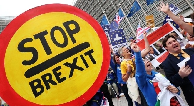 Protesto contra o Brexit do lado de fora da Comissão Europeia em Bruxelas