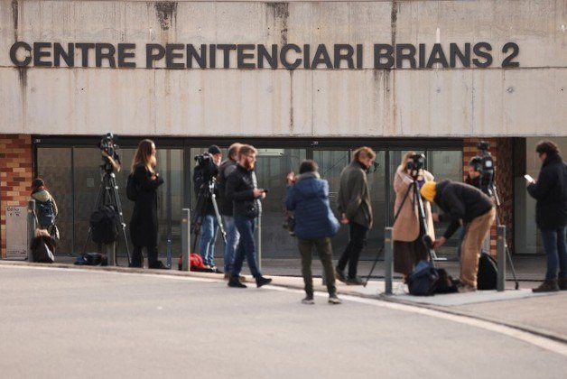 Prisão: Em janeiro deste ano, o jogador brasileiro foi preso sob acusação de cometer uma violência sexual contra uma mulher em um banheiro de uma boate, em Barcelona, no dia 30 de dezembro. Sob alegação de risco de fuga do país, Daniel segue detido preventivamente até o julgamento, e nesse período teve seu contrato com o Pumas rescindido e a modelo Joana Sanz anunciou o fim do casamento com ele