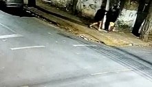 Homem é filmado esfaqueando a ex no meio da rua em Belo Horizonte