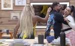 Cariúcha estava animada no seu aniversário e gritou na cozinha, acordando os participantes que dormiam no quarto. Jenny Miranda foi até a sala e pediu respeito ao sono dos peões. O primeiro embate estava decretado, mais tarde, elas bateram boca e a funkeira chegou a soltar: 'Tá achando que é filha da Gretchen? Por isso que nem sua filha te quer'
