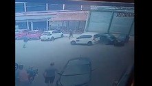 Motorista tenta atropelar homem e acerta carro durante briga de trânsito no DF; veja vídeo 
