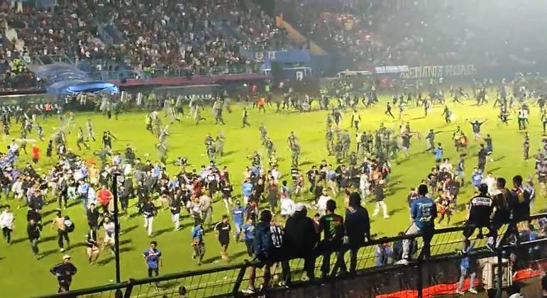 Briga entre torcedores deixa 22 feridos em partida do campeonato