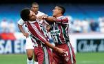 Romário X Andrei (Fluminense)Todos nós conhecemos o temperamento explosivo do Baixinho. Mas, em 2002, ele foi além. Durante a derrota para o São Paulo, por 6 a 0, pelo Brasileirão daquele ano, Romário atravessou o campo e, ao chegar à frente do zagueiro Andrei, também do Fluminense, deu um tapa no rosto do colega de equipe. Na entrevista pós-jogo, justificou o fato por estar de 'cabeça quente'
