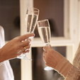 Sogra marca casamento para o dia anterior ao do filho e nora se revolta (Freepik)