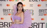Rina Sawayama arrasou em um vestido lilás cheio de volume