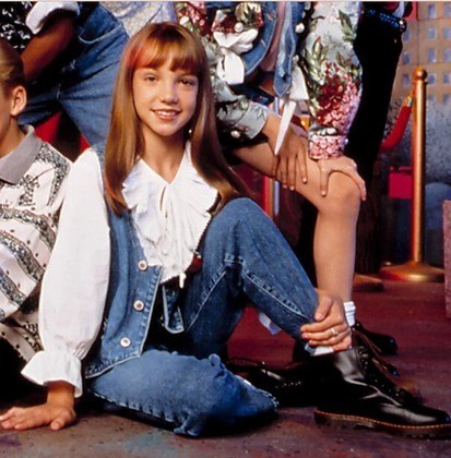 Já Britney se viu diante dos holofotes aos 11 anos, após participar do programa infantil The Mickey Mouse Club, da Disney Channel. Dois anos antes, a cantora chegou a fazer uma audição para a atração, mas a direção achou que ela era muito nova