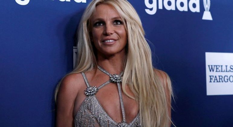  A releitura da faixa de Elton John marcou a primeira gravação de Britney Spears após o fim da tutela