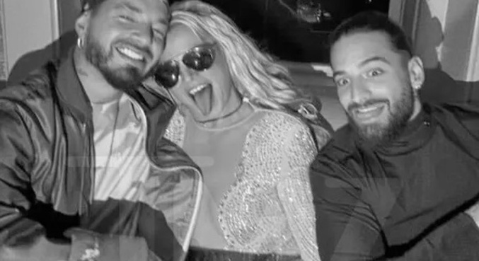 J Balvin, Britney Spears e Maluma se divertiram durante jantar em Nova York
