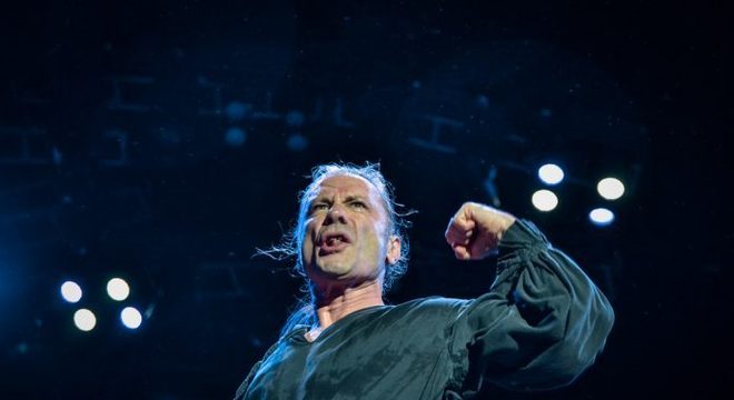 Bruce Dickinson quer tocar Iron Maiden com orquestra em show