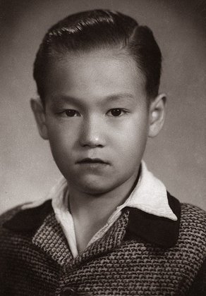  Bruce ganhou este nome da médica do hospital. O Lee era do pai, o cantor e ator Lee Hoi-cuen. O nome do bebê, Lee jun-fan, na pronúncia, significa 