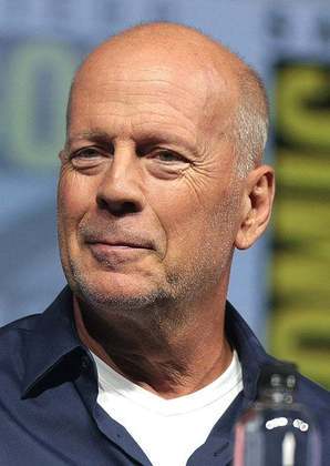Bruce Willis - Ator renomado e de carreira de impacto, Bruce Willis entrou nesse ambiente por causa da sua gagueira.