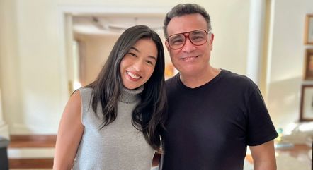 Atriz Bruna Aiiso e o diretor do filme de Silvio Santos, Marcelo Antunez 