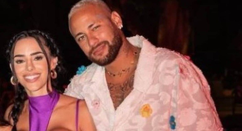 Bruna Biancardi juntinho com Neymar Jr na festa dele