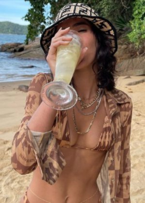 Bruna em #TBT nas redes sociais