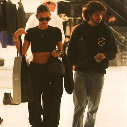 Ainda no Rio de Janeiro, os dois foram flagrados passeando no shopping. Eles foram clicados enquanto faziam compras no local