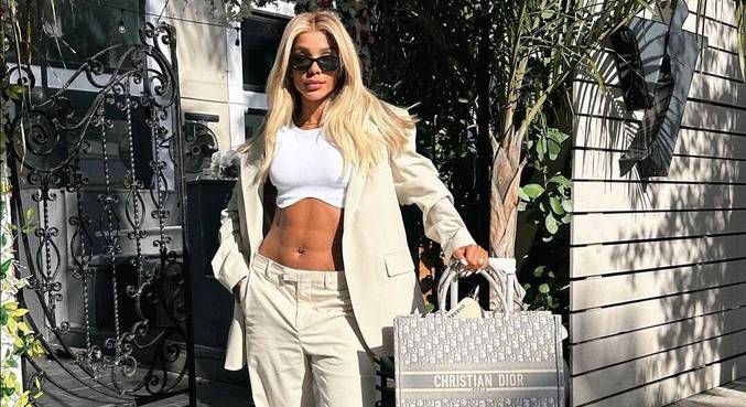 Brunna Gonçalves usa bolsa avaliada em R$ 25 mil