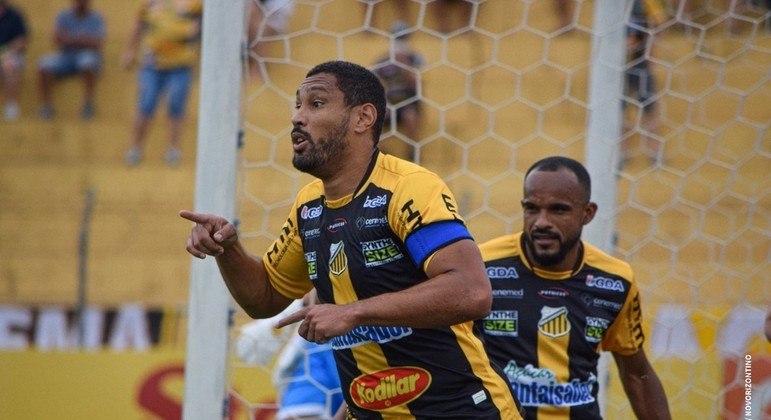 Bruno Aguiar comemora gol pelo Novorizontino na temporada 2021