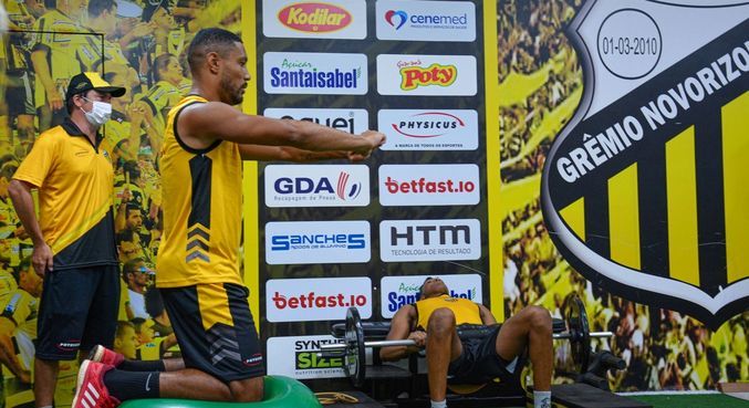 Zagueiro Bruno Aguiar durante treino na academia do Novorizontino 