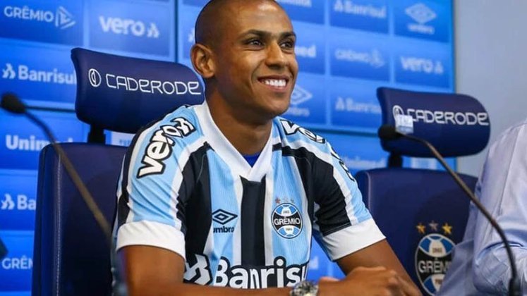 Bruno Alves, zagueiro de 30 anos, pertence ao Sâo Paulo até o meio de 2023. O empréstimo com o Grêmio vai até a finalização do contrato com o tricolor paulista.
