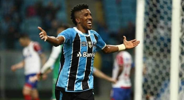 Bruno Cortez (lateral-esquerdo - 34 anos - Brasil): Quando vivia ótima fase pelo Botafogo em 2011, Cortez foi convocado e fez uma partida com a camisa da seleção. Depois passou por São Paulo e estava no Grêmio, onde ganhou a Libertadores em 2017. Seu contrato se encerra no fim deste mês e o clube gaúcho já revelou que não irá renovar.