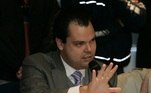 No ano seguinte, por�m, se licenciou das fun��es de deputado
para assumir o cargo de secret�rio estadual de Meio Ambiente de S�o Paulo no
governo de Geraldo Alckmin