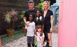 Bruno Gagliasso e Giovanna Ewbank com os filhos Bless, Titi e Zyan