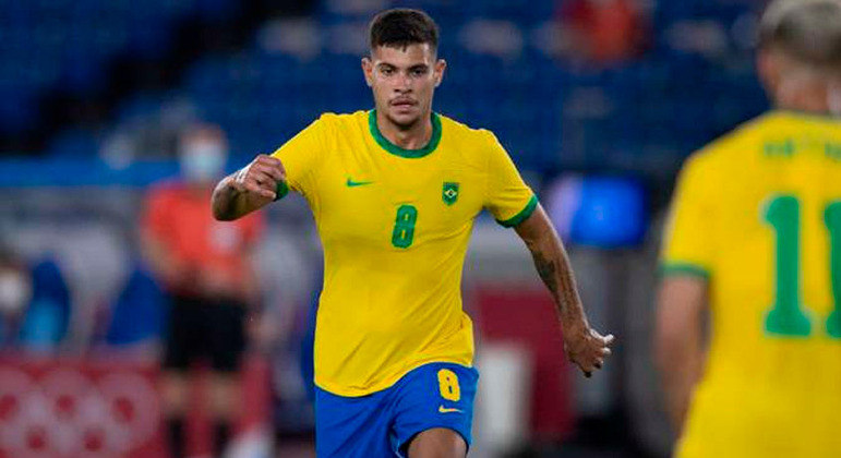 BRUNO GUIMARÃES - Em ascensão aos olhos de Tite, firmou-se na Olimpíada ao ditar o ritmo de jogo da equipe de André Jardine. Acirrará a disputa do segundo volante.