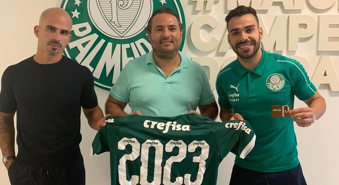 Agora vai? Empresário de Bruno Henrique posta foto com camisa do Palmeiras