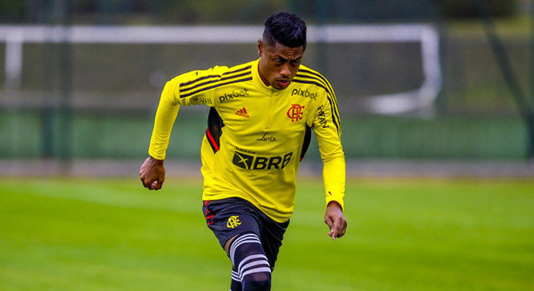Bruno Henrique durante treinamento do Flamengo, antes da lesão
