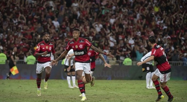 A comunhão entre time e torcida. Flamengo se despede do Rio antes da final da Libertadores