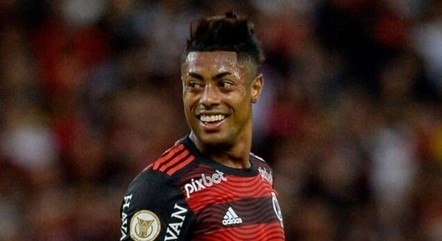 Atacante vai assinar renovação com Flamengo até dezembro de 2026