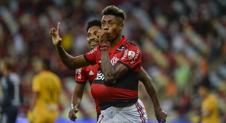 Bruno Henrique fez excelente partida. Renato sabe que Filipe Luís fez falta para as triangulações