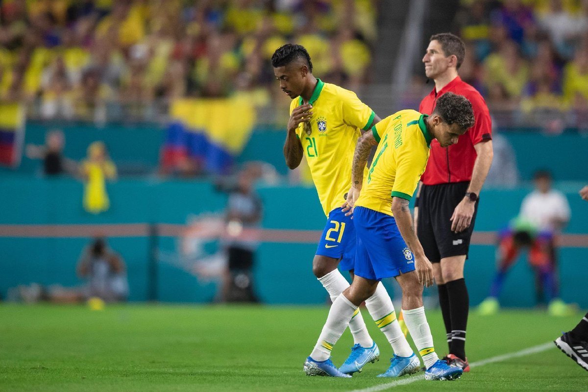 Bruno Henrique, queimado. Jogando na seleção na direita, onde não rende. É especialista pela esquerda