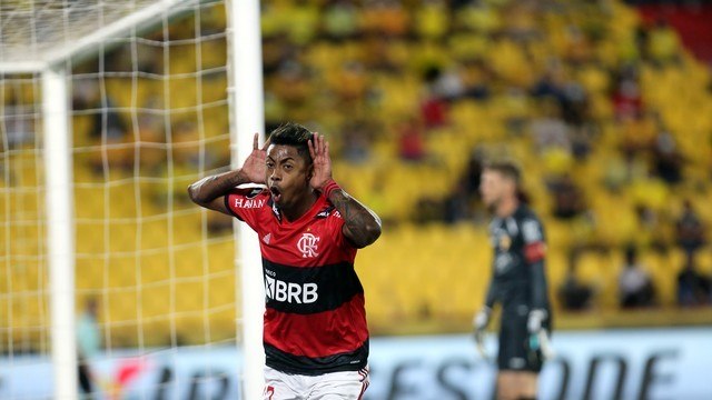 Bruno Henrique explorou, com talento, velocidade e objetividade, as costas de Castillo
