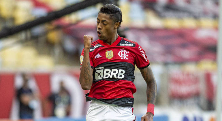 Em jogo iluminado de Bruno Henrique, Flamengo vence o São Paulo por 5 a 1
