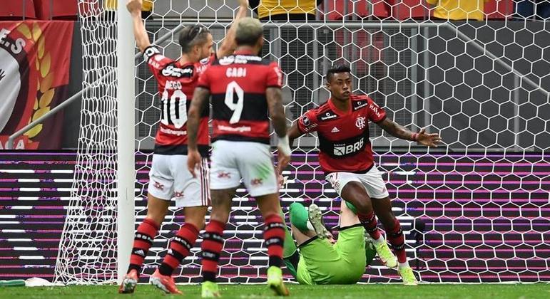 Bruno Henrique, Diego e Gabigol se destacaram na goleada do Flamengo