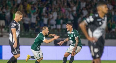 Bruno José comemora o gol marcado sobre a Ponte Preta