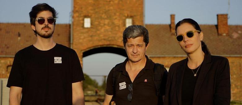 A equipe do 'Jornal da Record': Bruno Lima, Roberto Bergamini e Camila Busnello em Auschwitz (Bruno Lima e Roberto Bergamini/Record TV
)