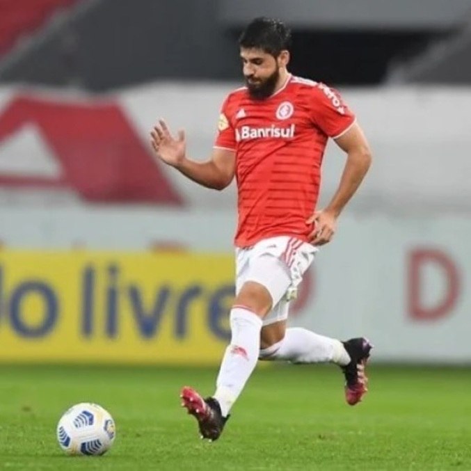 Zagueiro Bruno Méndez em jogo pelo Internacional-RS