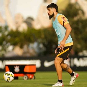 Bruno Méndez em treino no Timão
