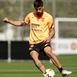 Bruno Méndez no CT do Timão