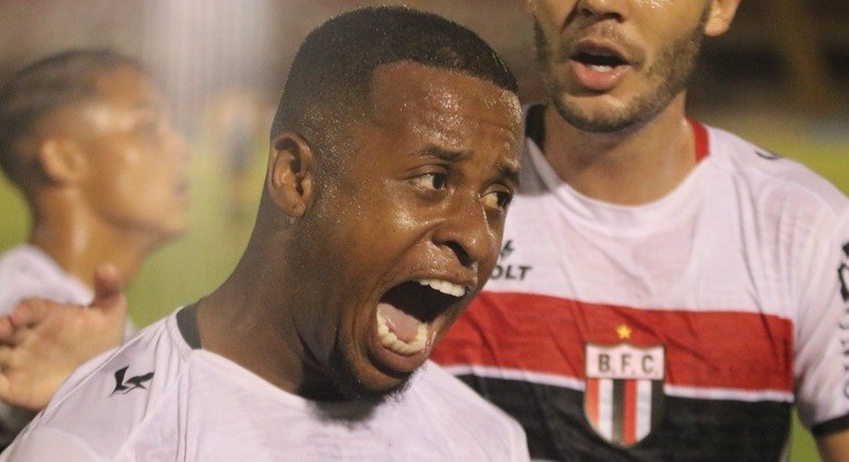 Bruno Michel comemora gol no primeiro tempo