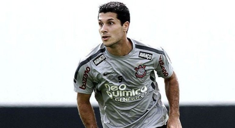Bruno Octávio - volante - 36 anos - Formado na base alvinegra, atuou no clube entre 2004 e 2011. Encerrou a carreira precocemente em 2014 por causa de lesões.